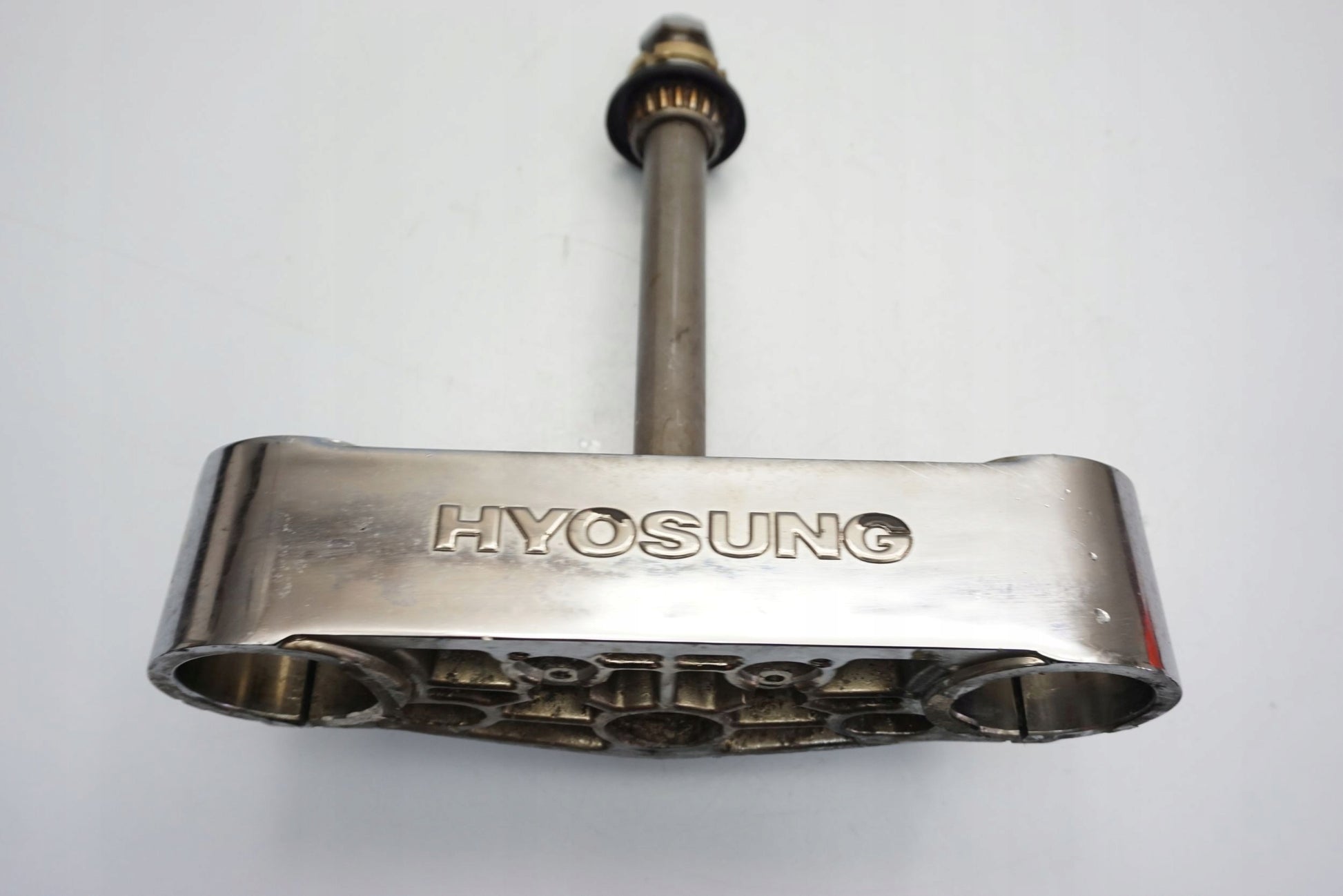 HYOSUNG GV 650 AQUILA 05-11 untere Gabelbrücke Triple Clamp unten 7