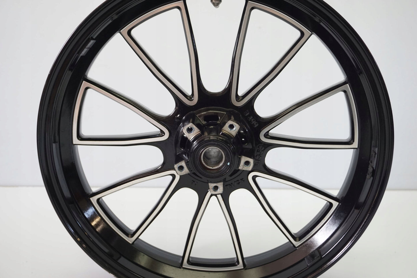 DUCATI DIAVEL 1200 Felge vorne Wheel Vorderrad