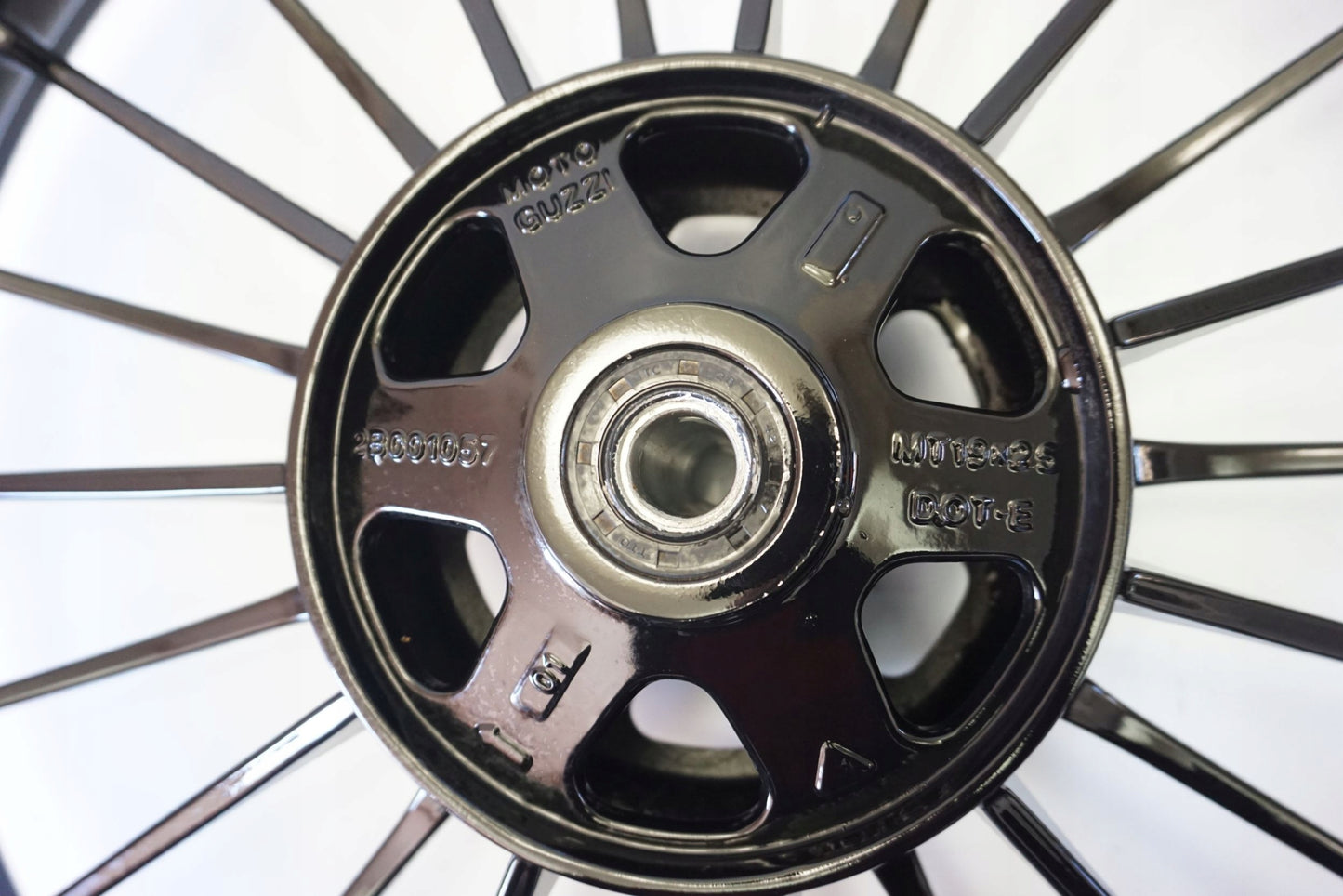 MOTO GUZZI V9 ROAMER Felge vorne Wheel Vorderrad 8