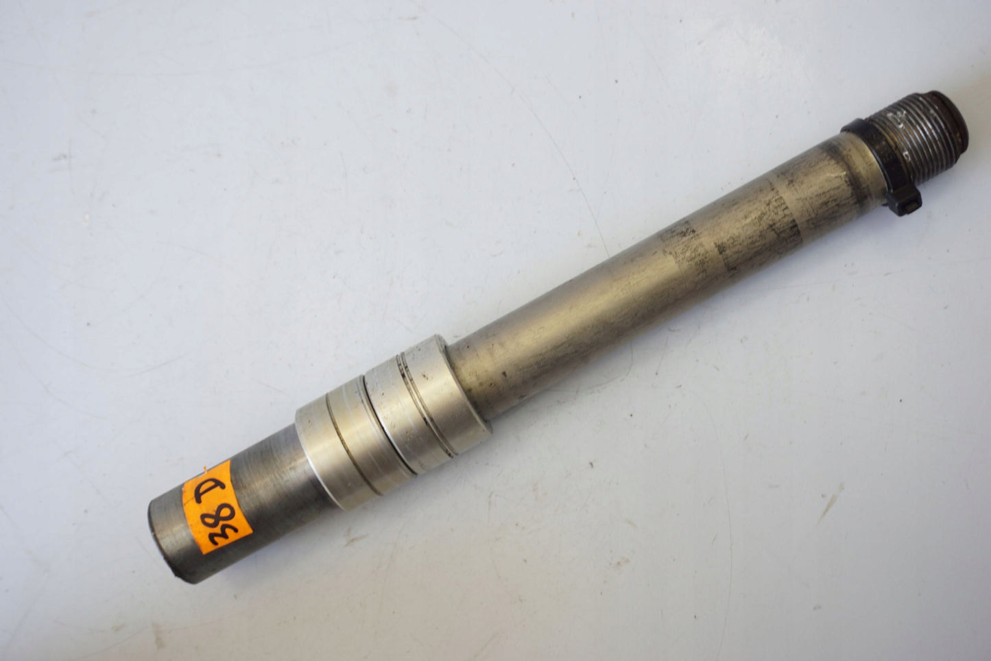 TRIUMPH SPRINT ST 1050 05-10 Vorderachse Achse vorne Radachse front axle