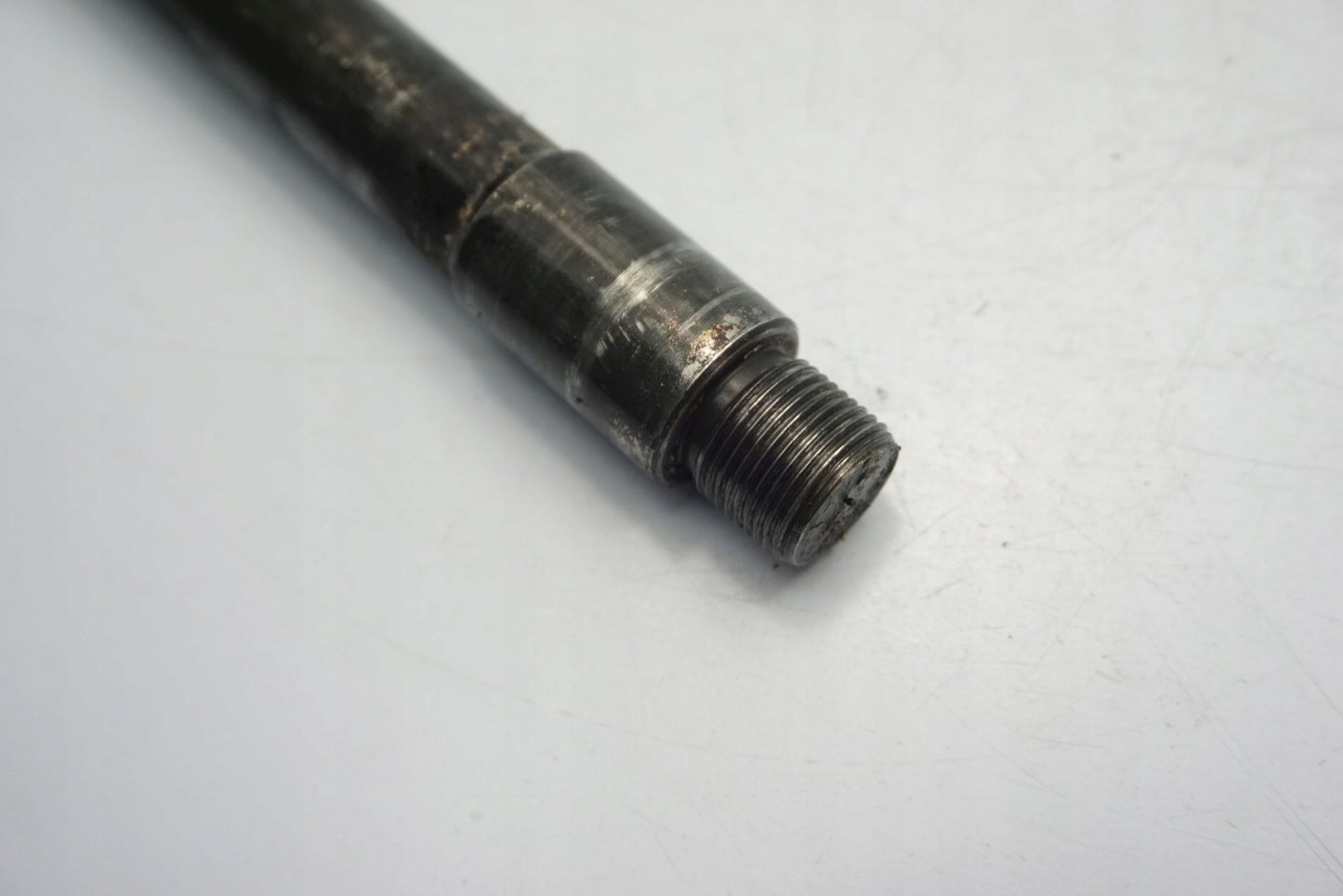 MOTO GUZZI 1200 SPORT V4 06-13 Vorderachse Achse vorne Radachse front axle 2