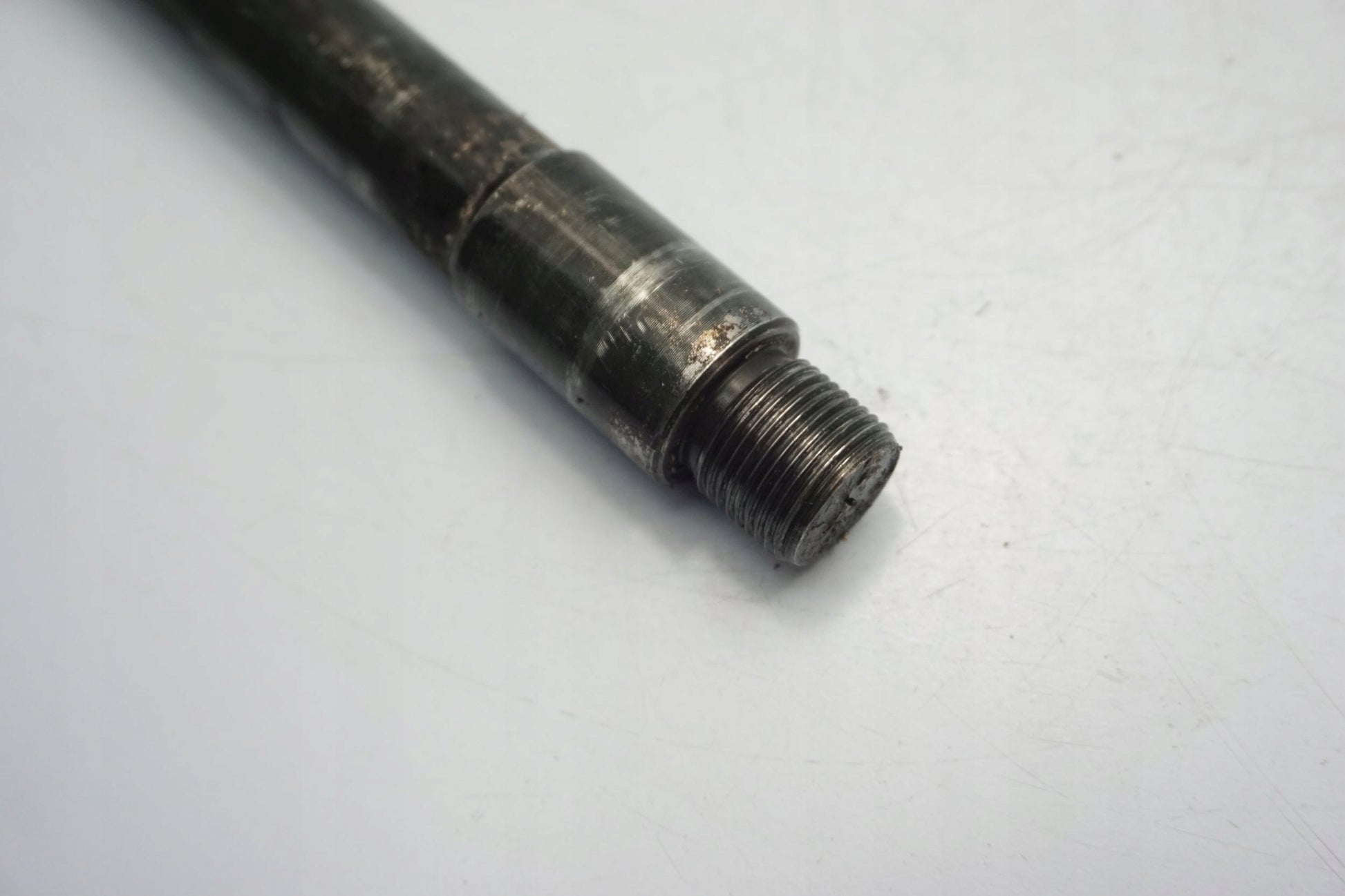 MOTO GUZZI 1200 SPORT V4 06-13 Vorderachse Achse vorne Radachse front axle 2