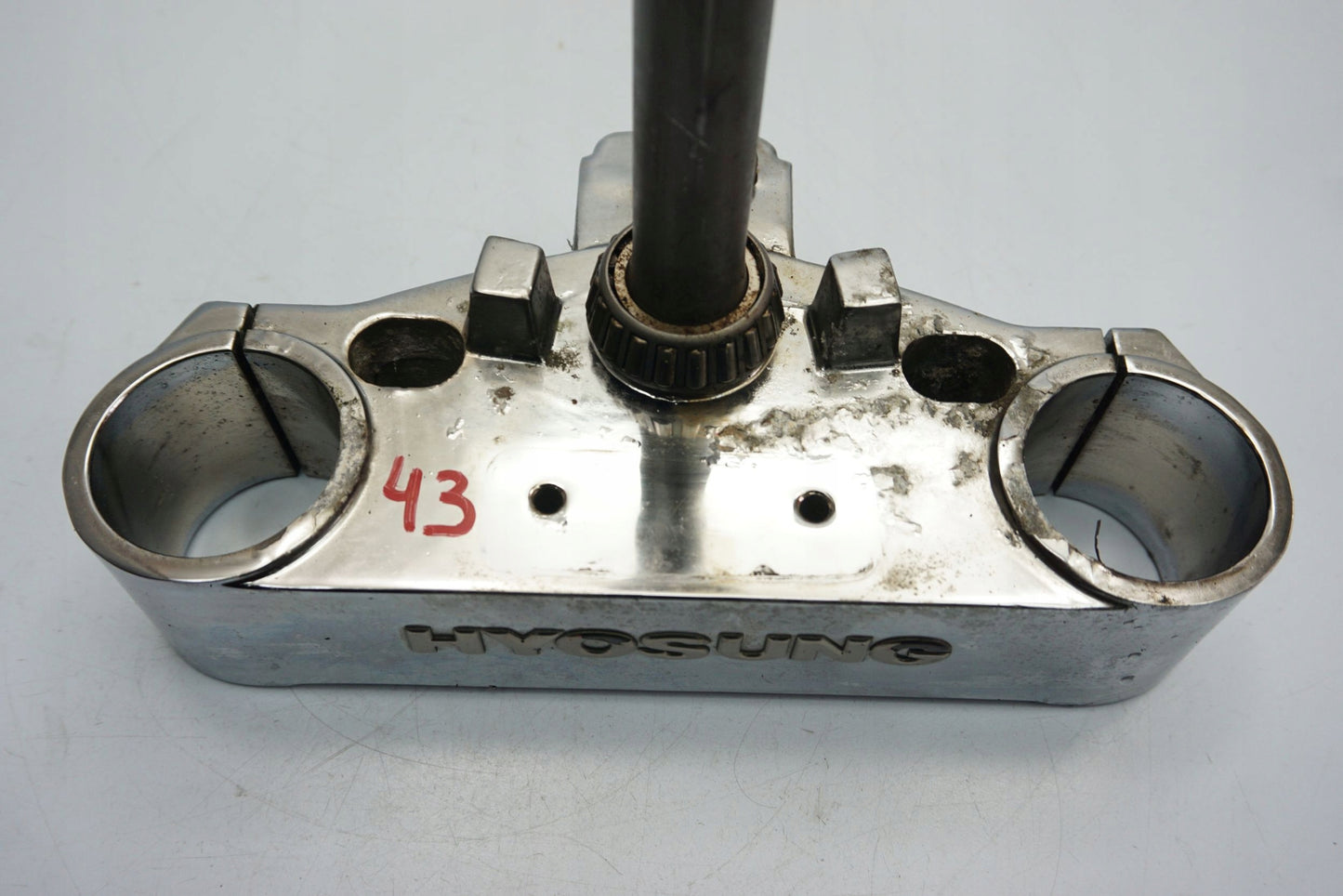 HYOSUNG GV 650 AQUILA 05-11 untere Gabelbrücke Triple Clamp unten 2