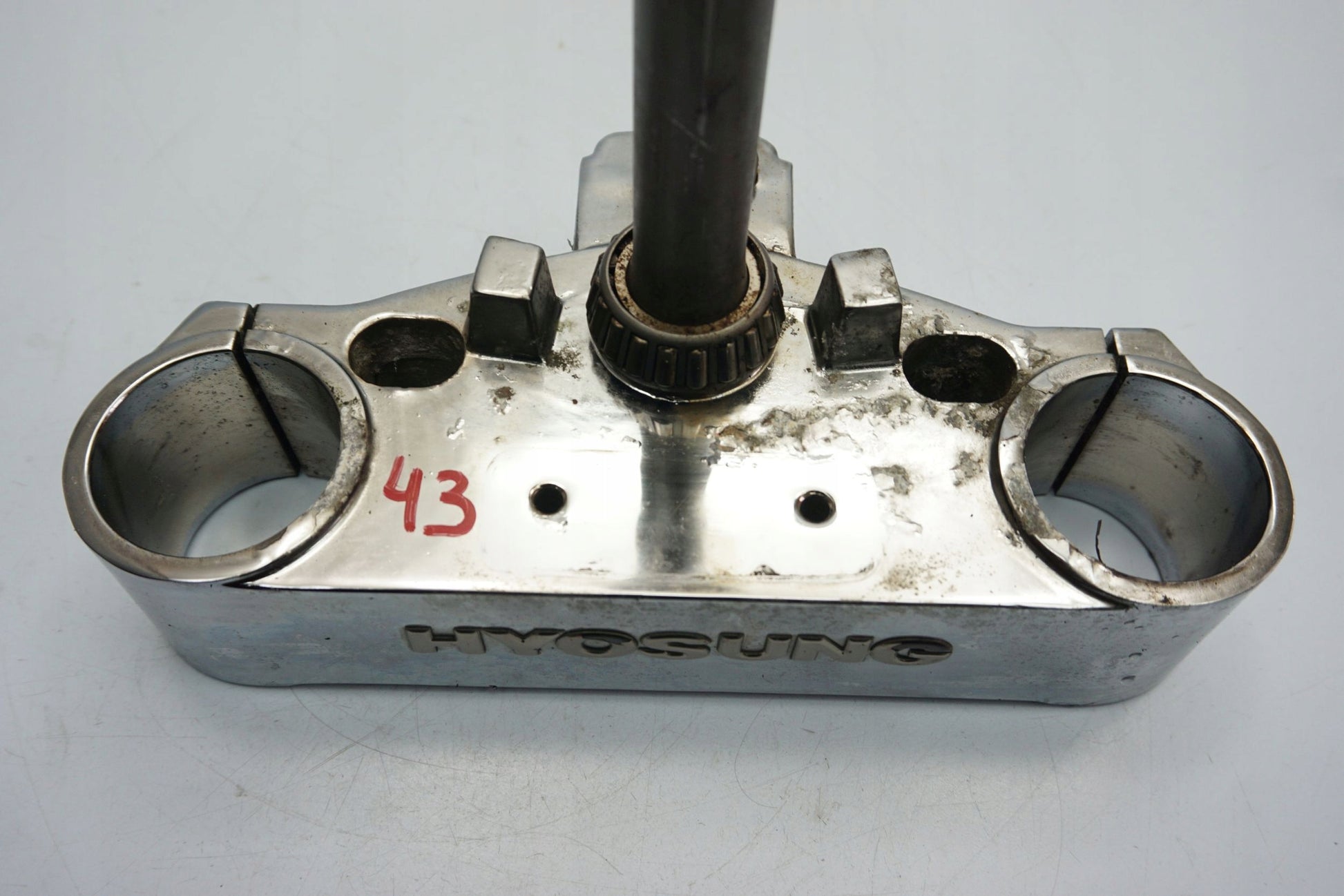 HYOSUNG GV 650 AQUILA 05-11 untere Gabelbrücke Triple Clamp unten 2