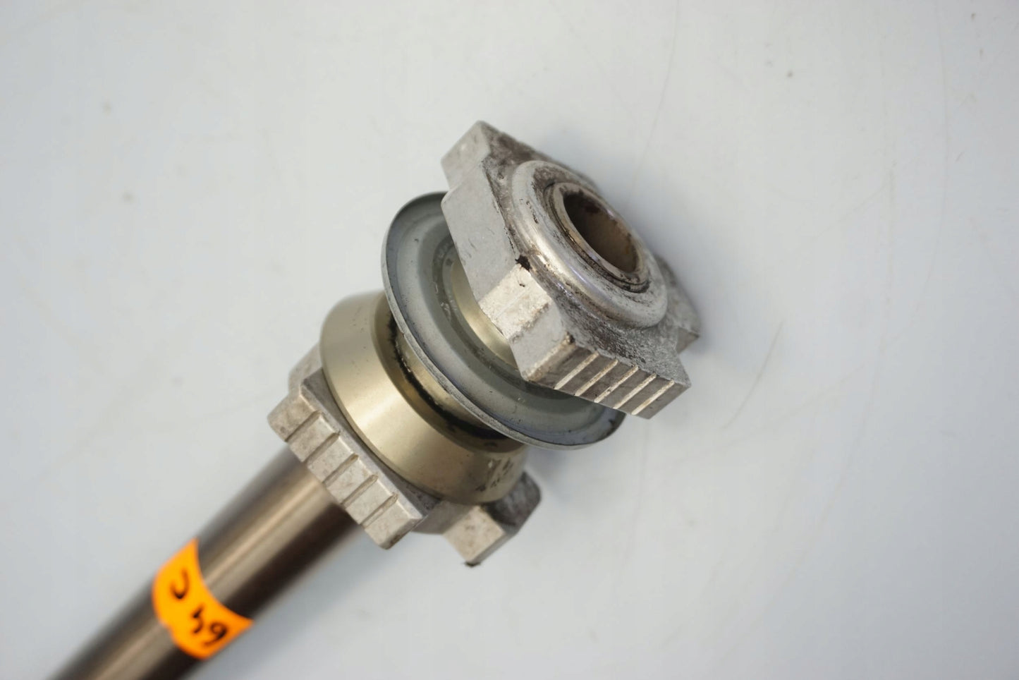 KTM 690 DUKE 16-19 Hinterachse Achse hinten Radachse rear axle 4
