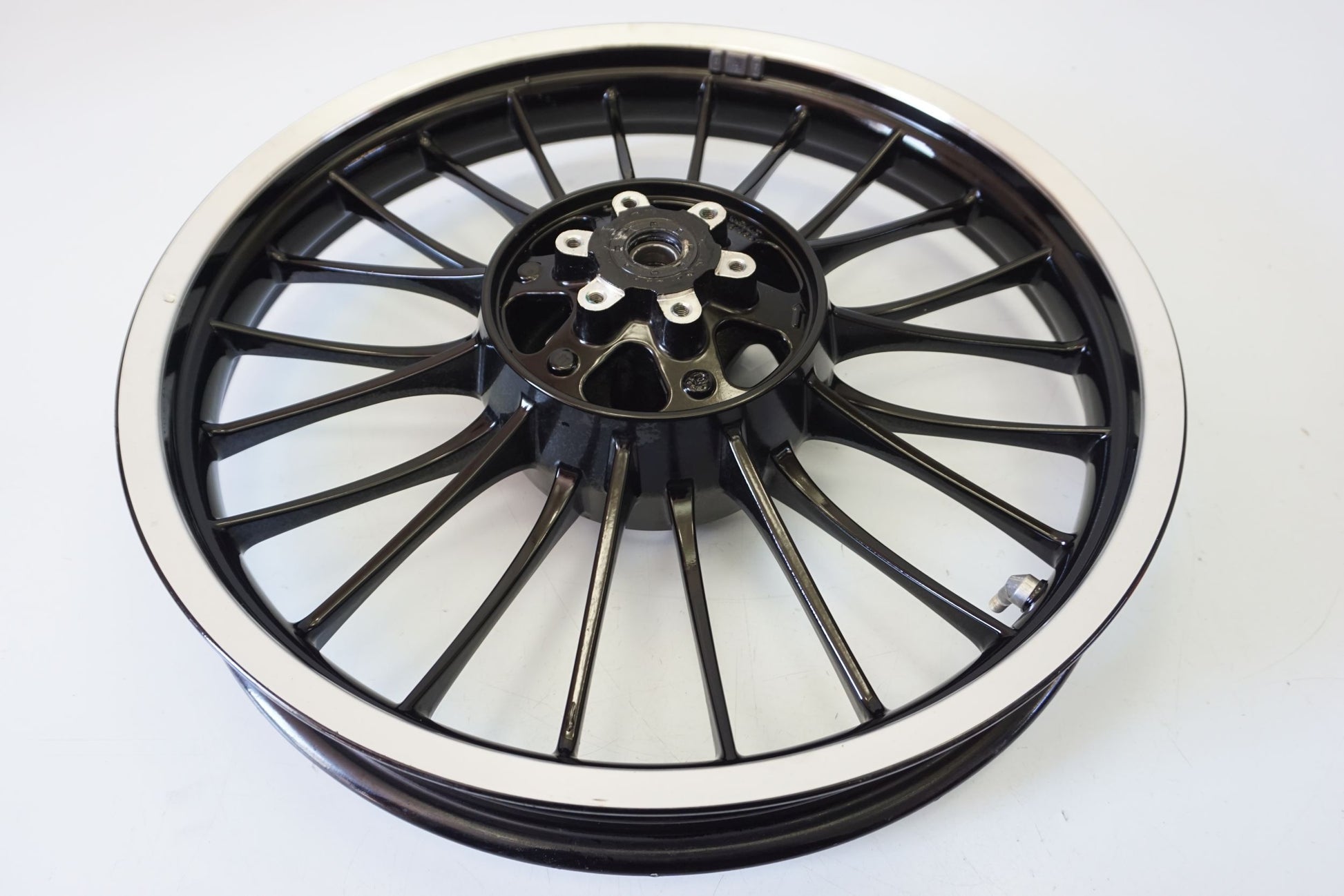 MOTO GUZZI V9 ROAMER Felge vorne Wheel Vorderrad 6