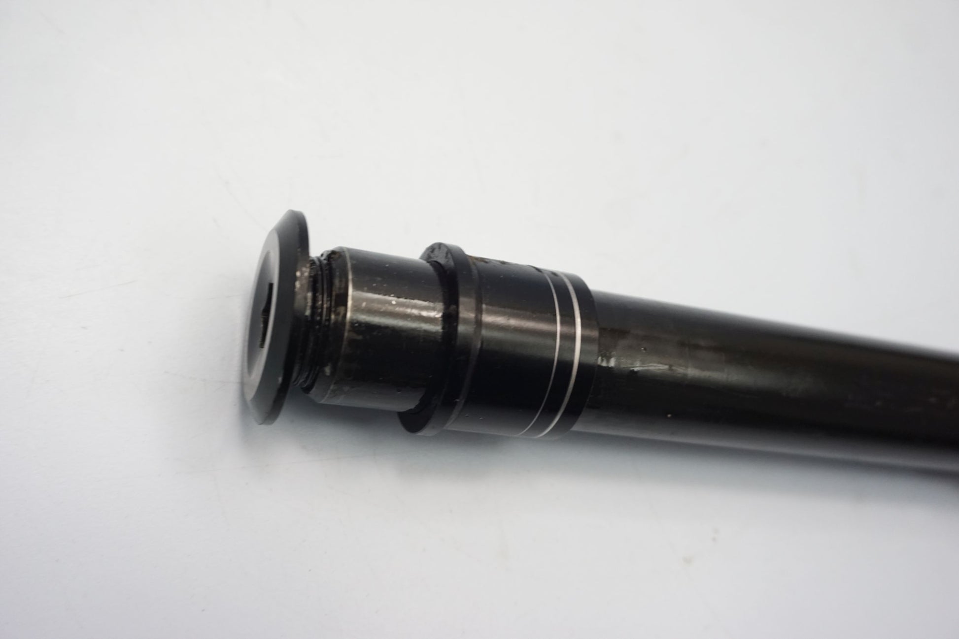 KTM 990 SM SUPERMOTO Vorderachse Achse vorne Radachse front axle 6