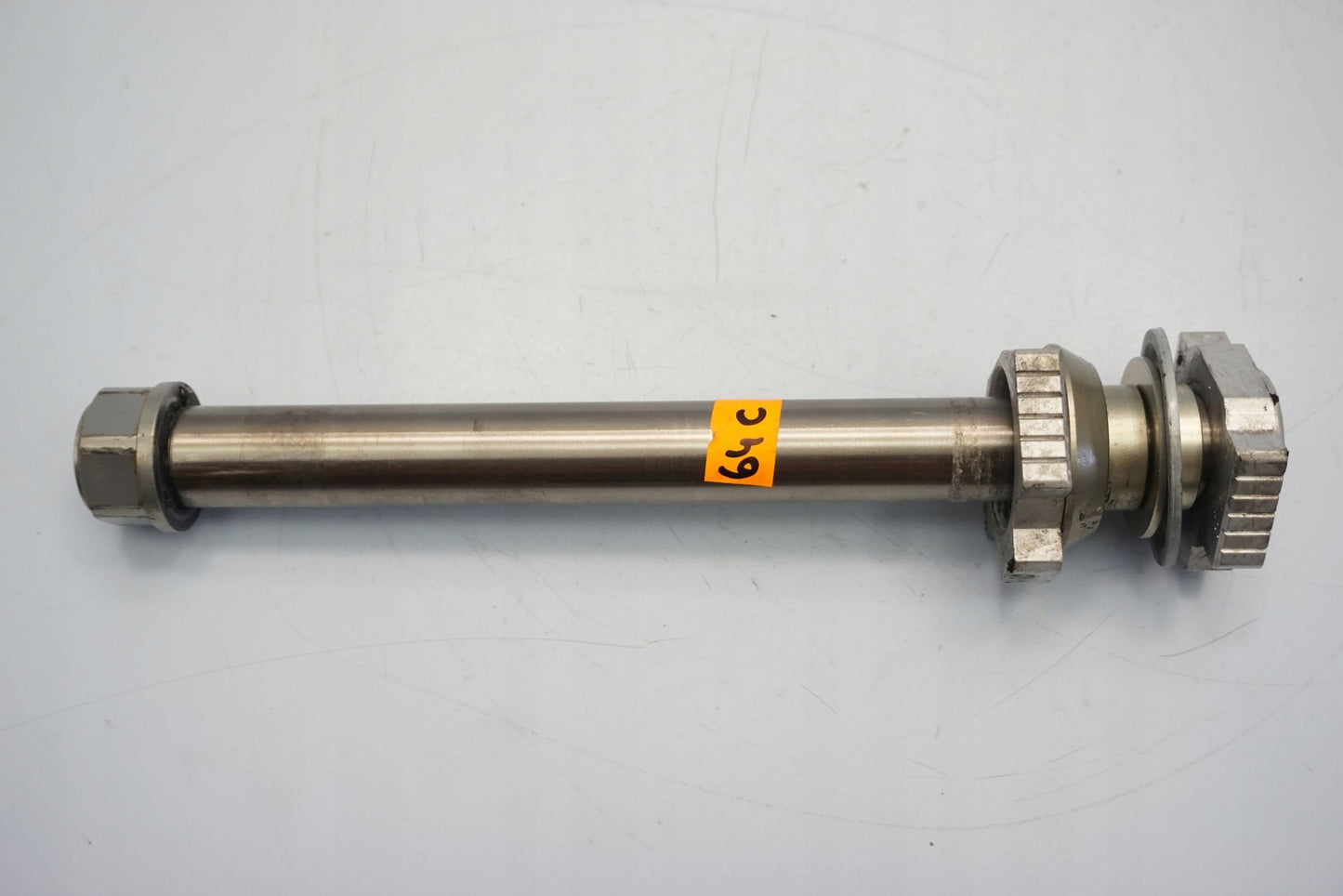 KTM 690 DUKE 16-19 Hinterachse Achse hinten Radachse rear axle 3