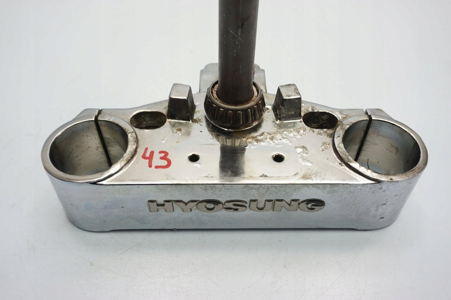 HYOSUNG GV 650 AQUILA 05-11 untere Gabelbrücke Triple Clamp unten 5