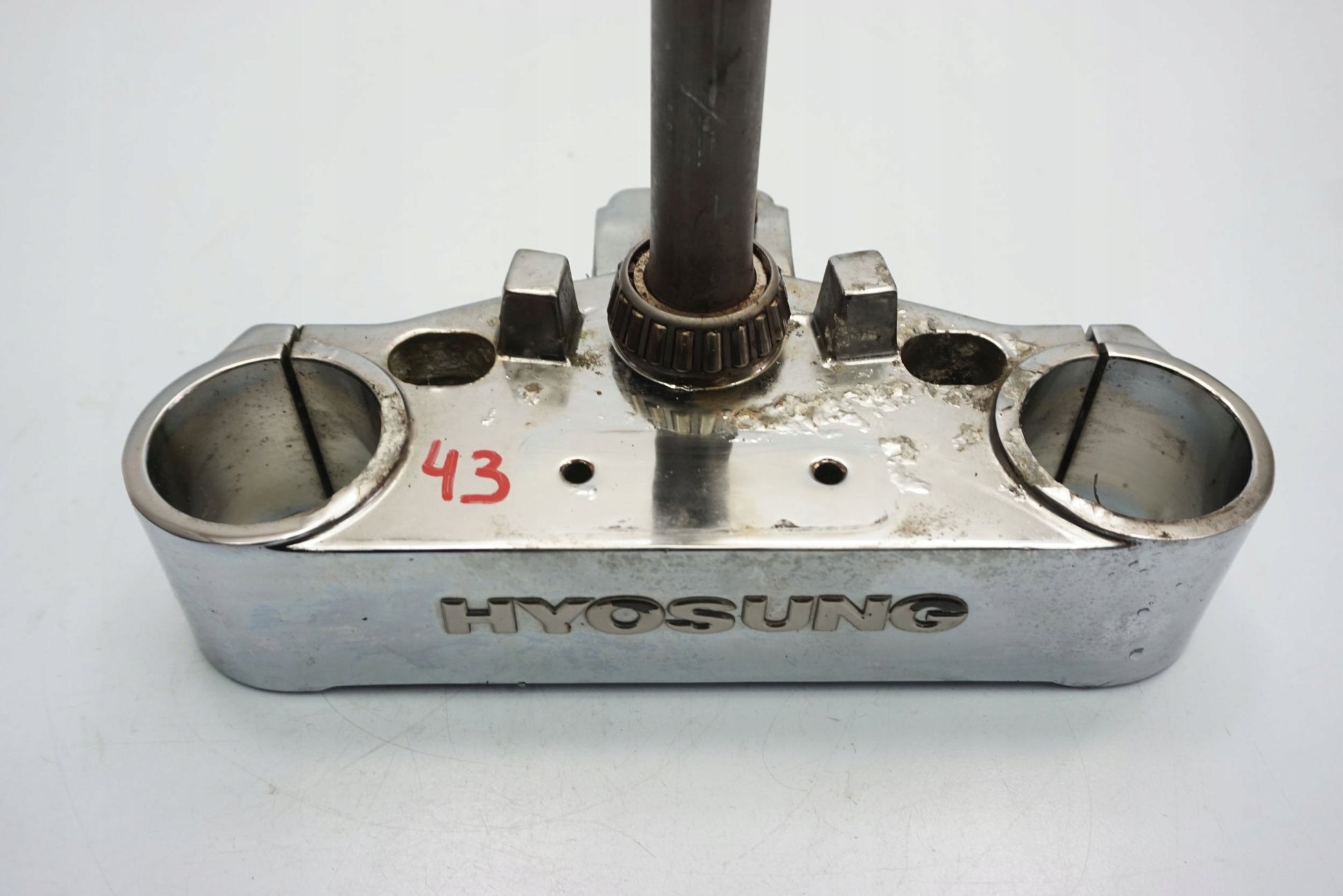 HYOSUNG GV 650 AQUILA 05-11 untere Gabelbrücke Triple Clamp unten 5