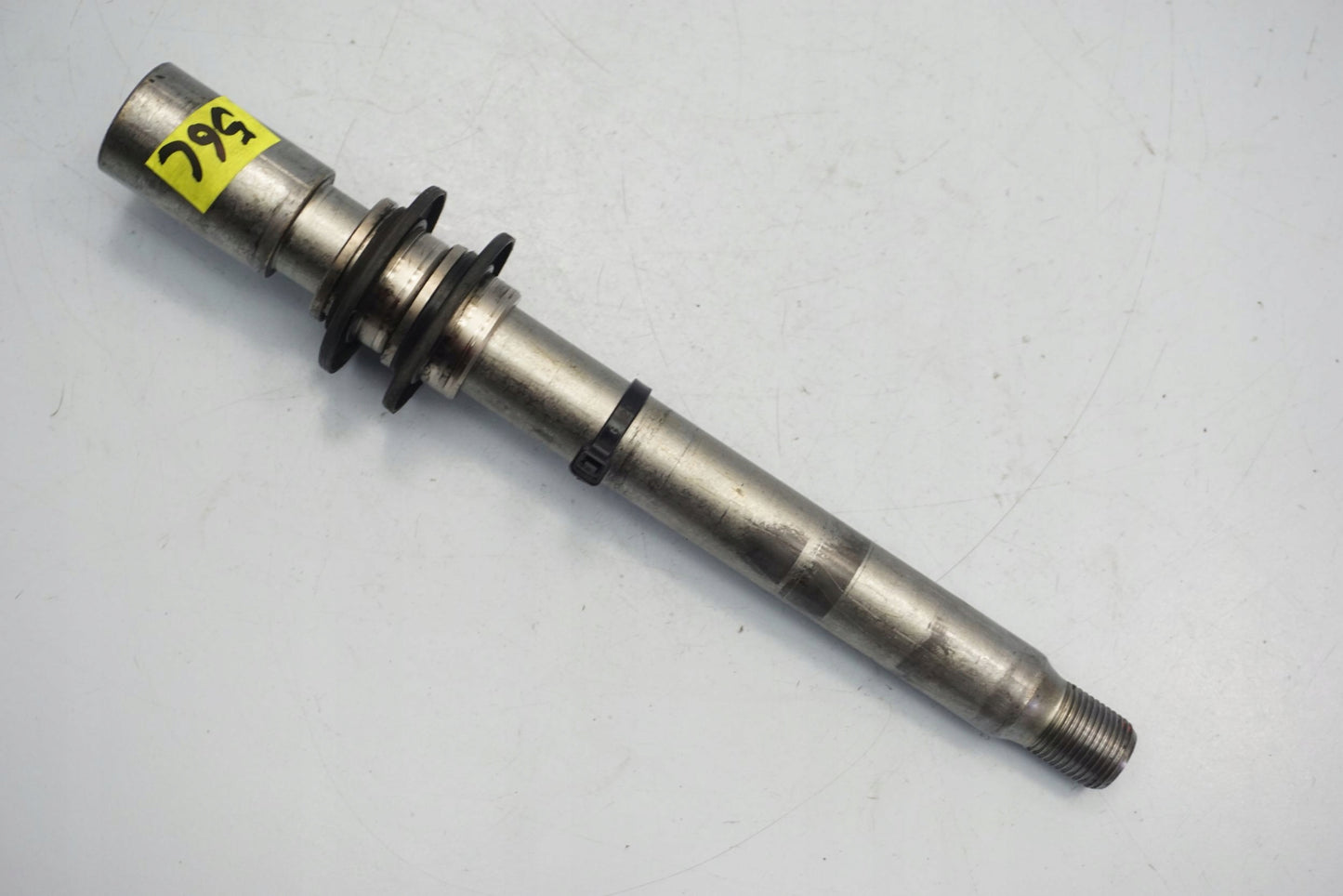 YAMAHA MT-01 1700 05-12 Vorderachse Achse vorne Radachse front axle