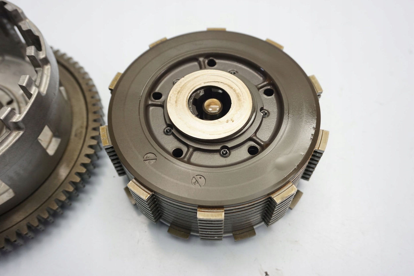 SUZUKI GSR 750 11-16 Kupplung Kupplungskorb Clutch