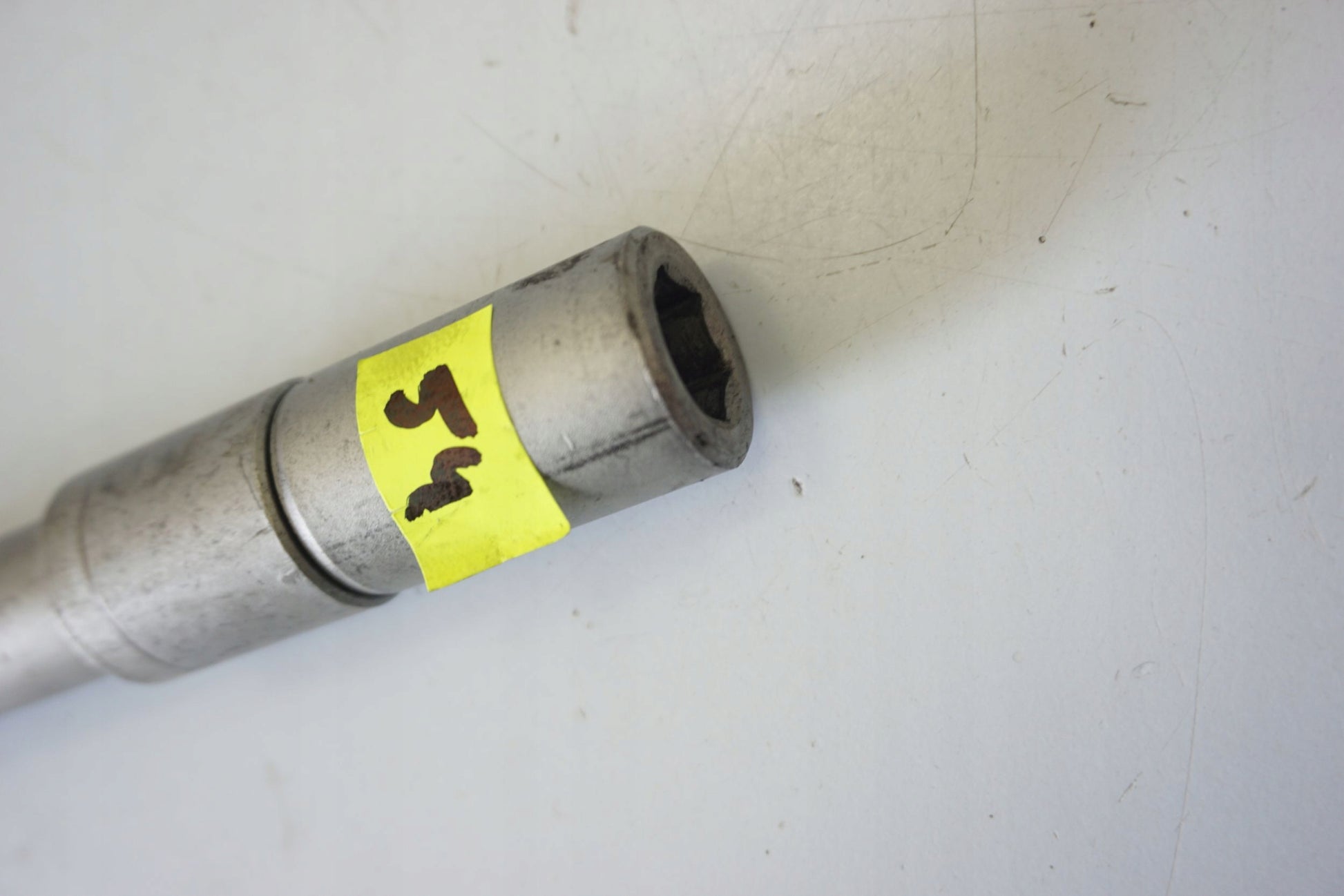 MOTO GUZZI V9 ROAMER Vorderachse Achse vorne Radachse front axle 2