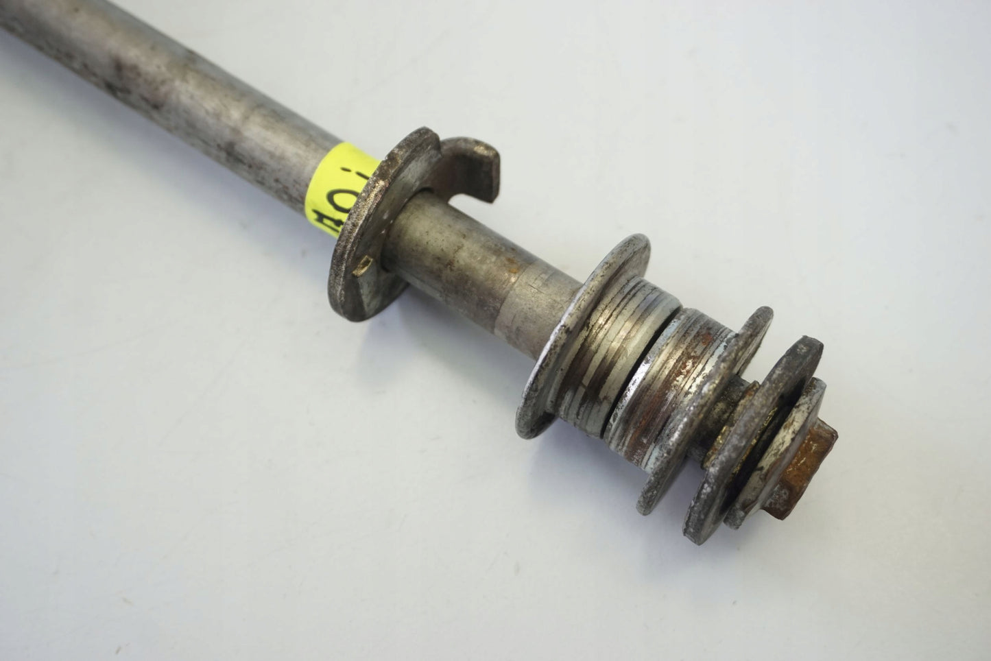 HONDA CB 600 F HORNET S 00-02 Hinterachse Achse hinten Radachse rear axle