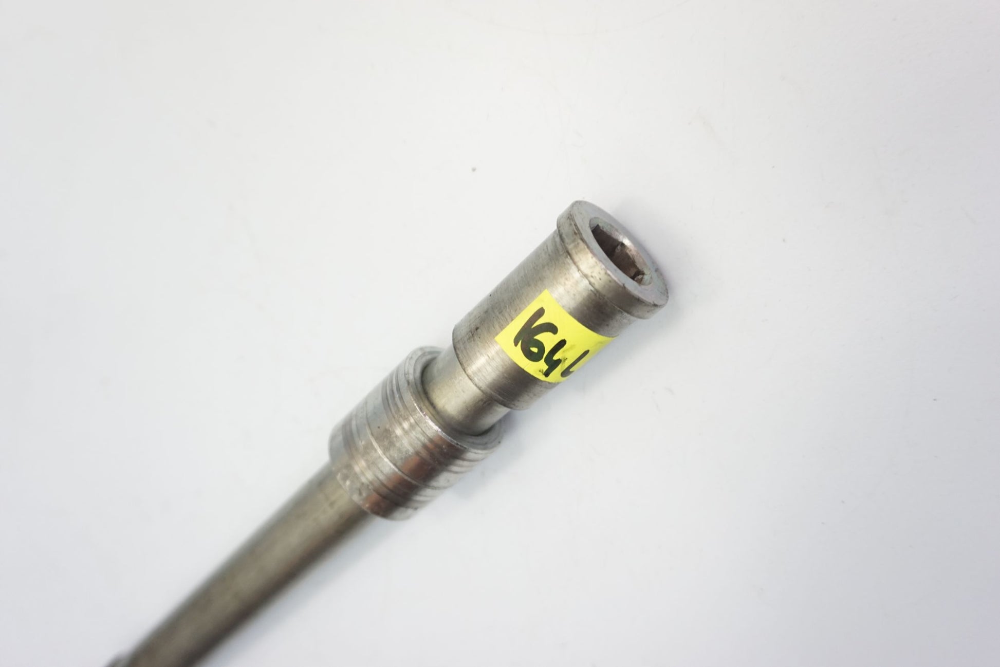 KAWASAKI Z-800 13-17 Vorderachse Achse vorne Radachse front axle 2