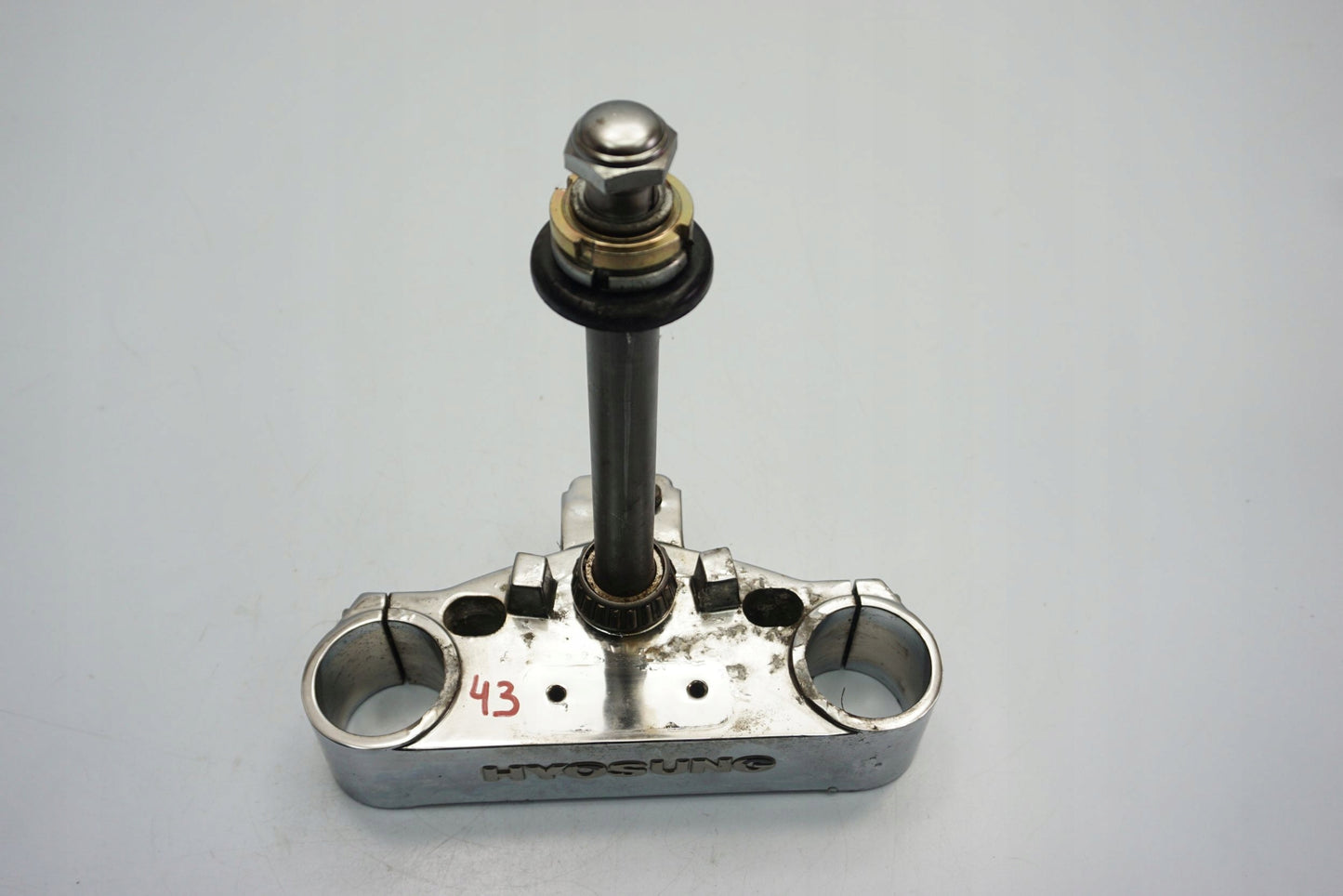 HYOSUNG GV 650 AQUILA 05-11 untere Gabelbrücke Triple Clamp unten 3