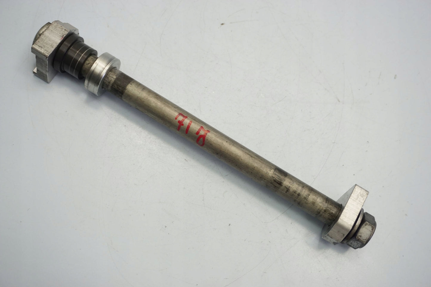 TRIUMPH STREET TRIPLE 675 07-12 Hinterachse Achse hinten Radachse rear axle