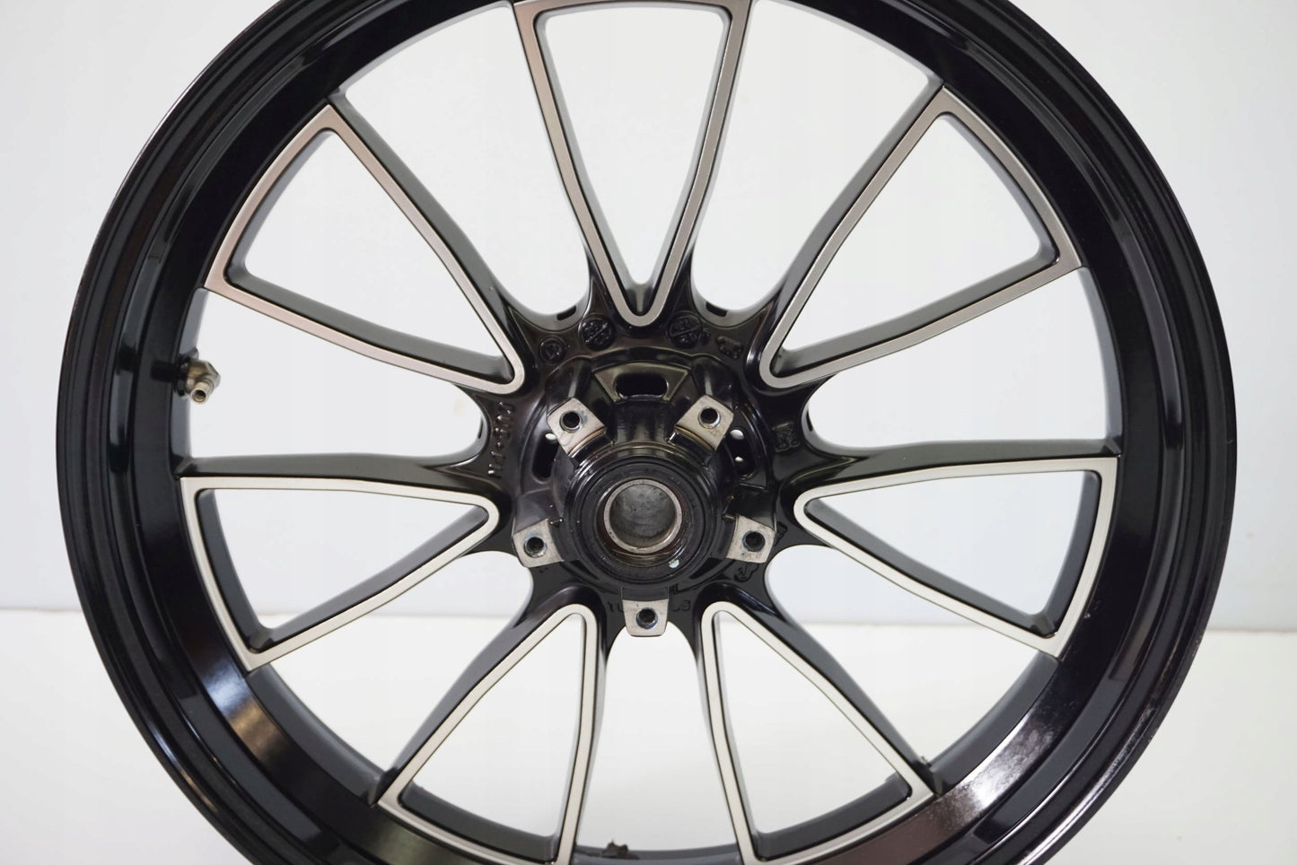 DUCATI DIAVEL 1200 Felge vorne Wheel Vorderrad